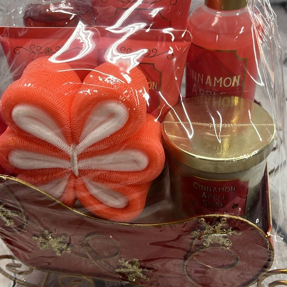 Body & Earth Cinnamon Apple Bath Set NWT. - Picture 7 of 8